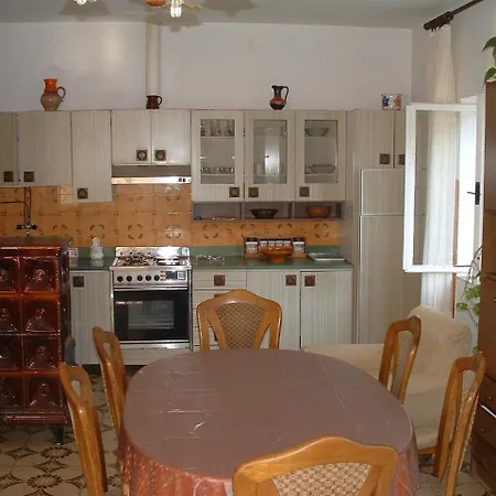 Apartments Mer Postira